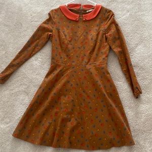 Above knee dress like new only worn twice long sleeves with peter pan collar